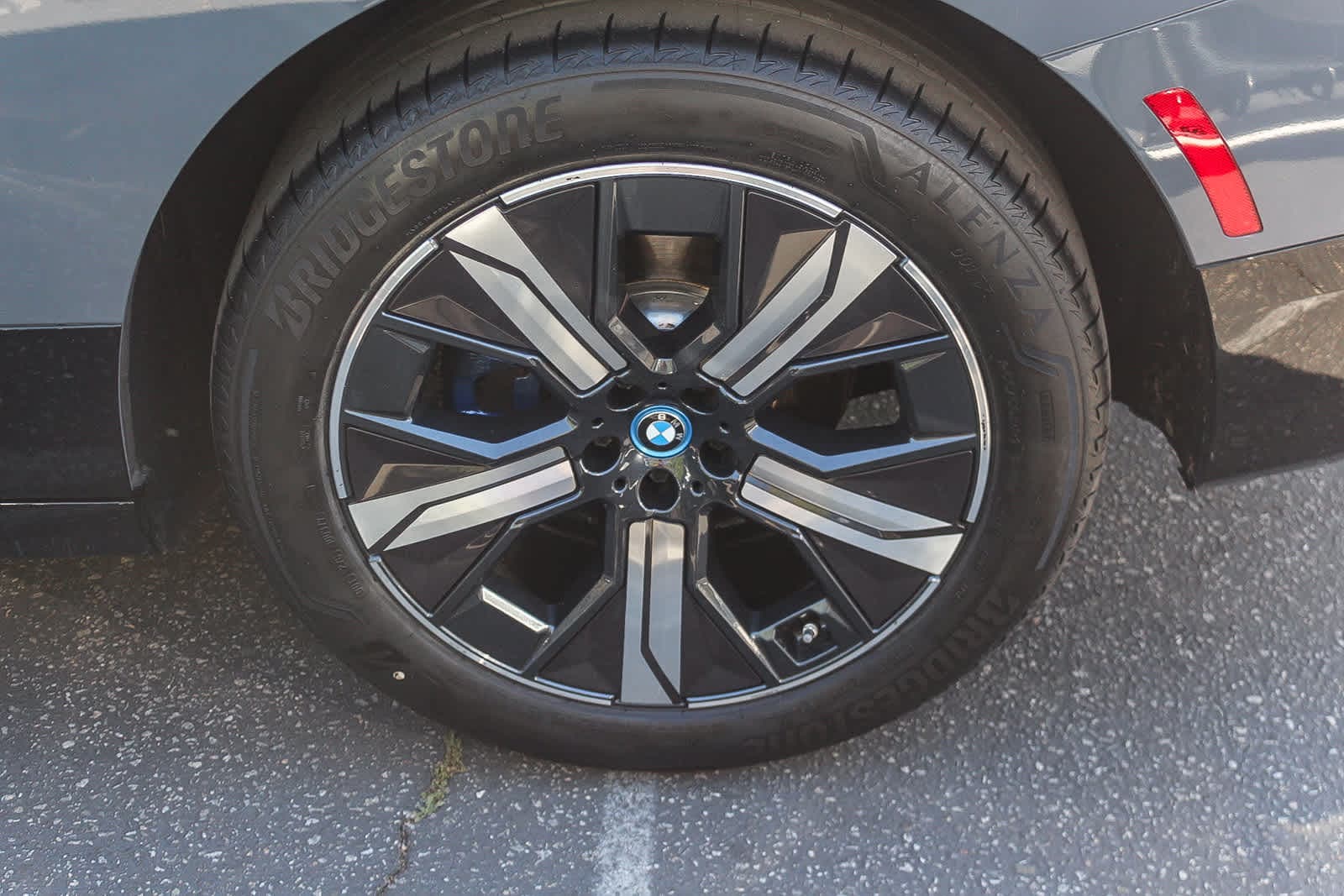 Thumbnail: 2023 BMW iX - 7