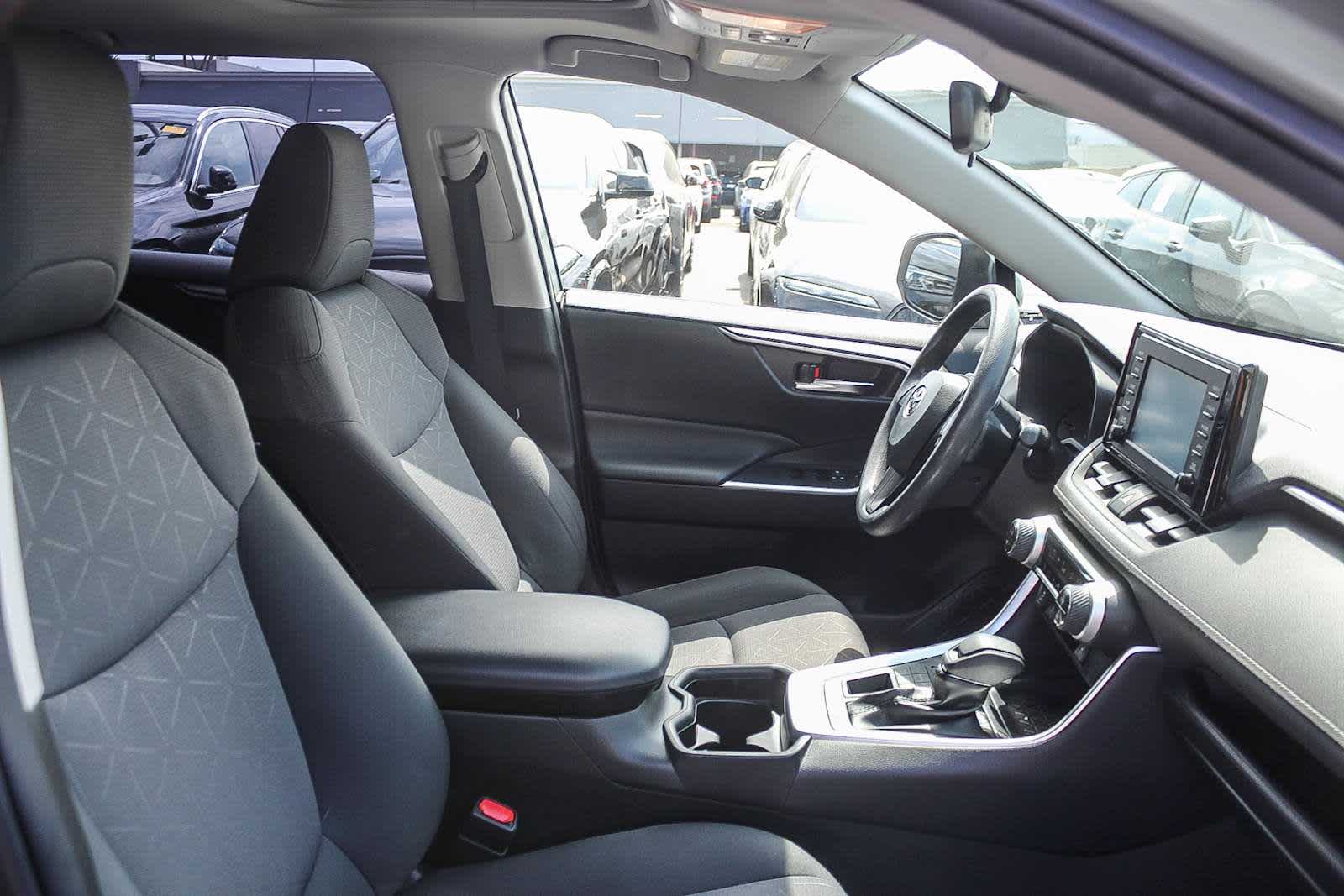 2019 Toyota RAV4 XLE 16