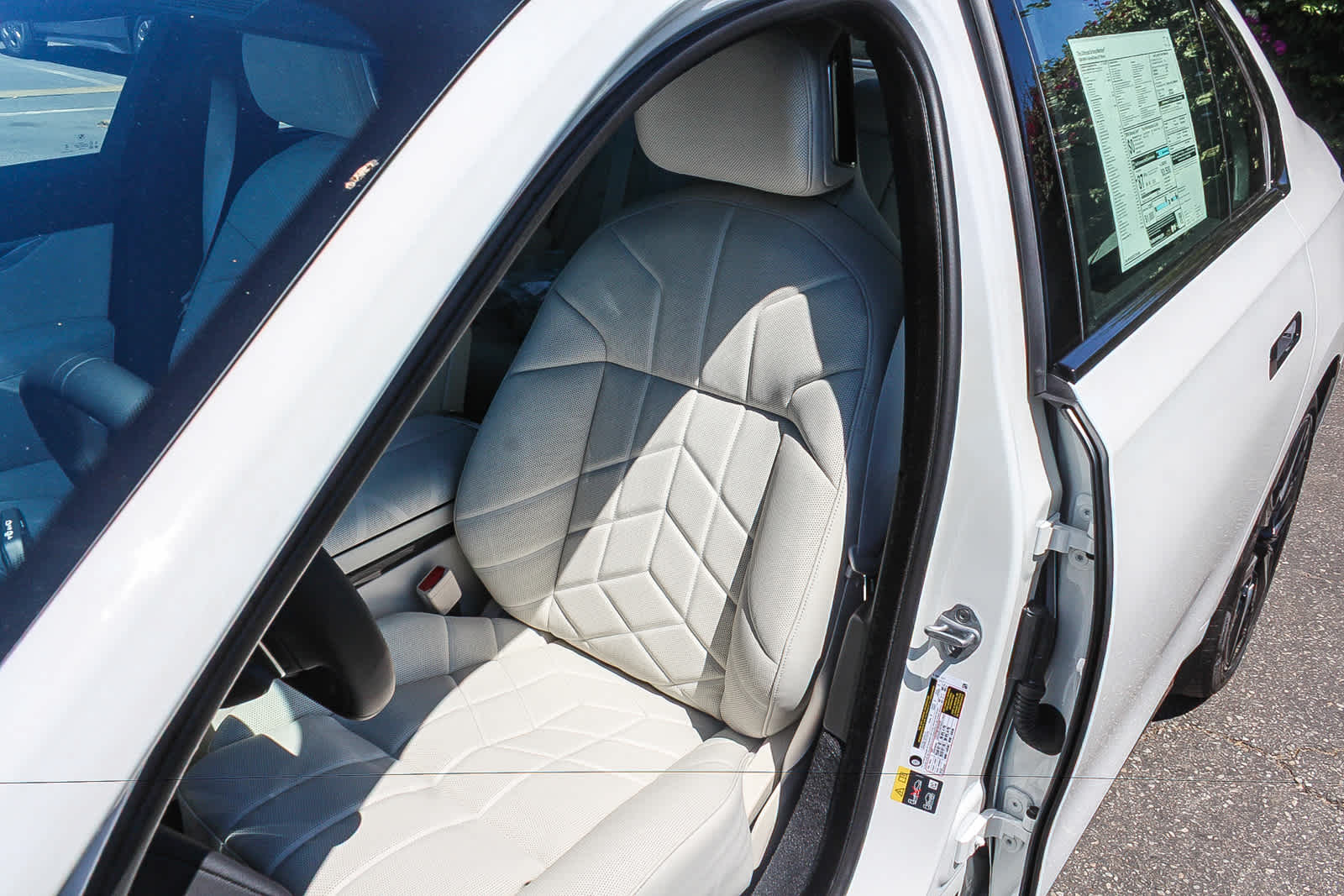 Thumbnail: 2026 BMW i7 - 25