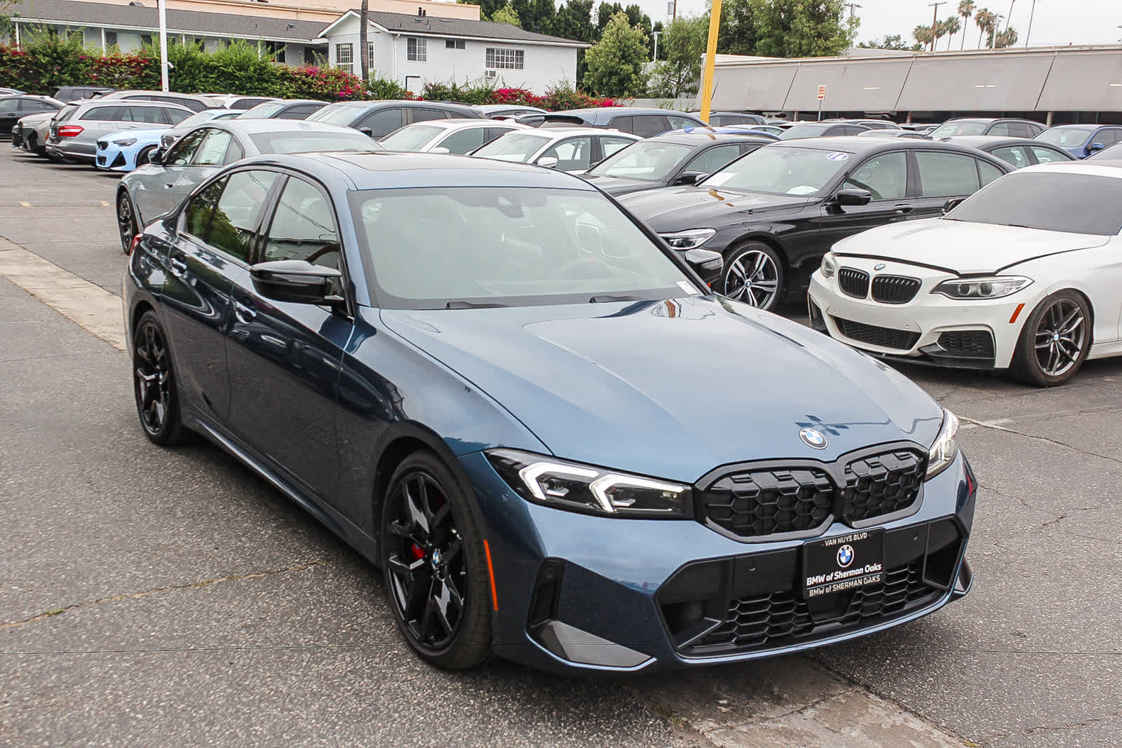 Thumbnail: 2025 BMW 3 Series - 3