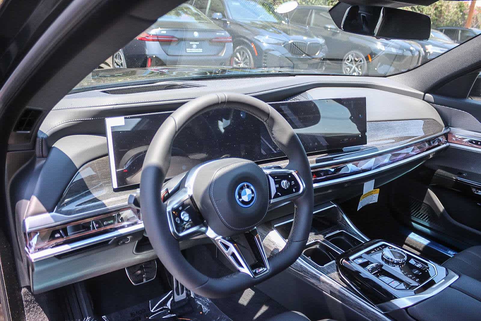 Thumbnail: 2025 BMW i7 - 17
