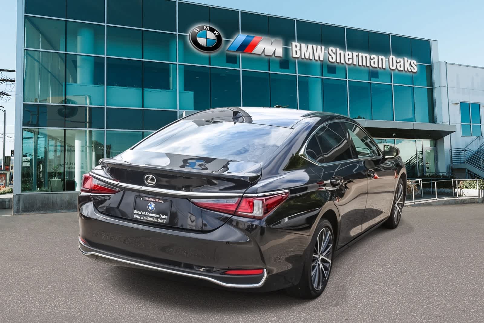 2025 LEXUS ES 300h Base photo 3