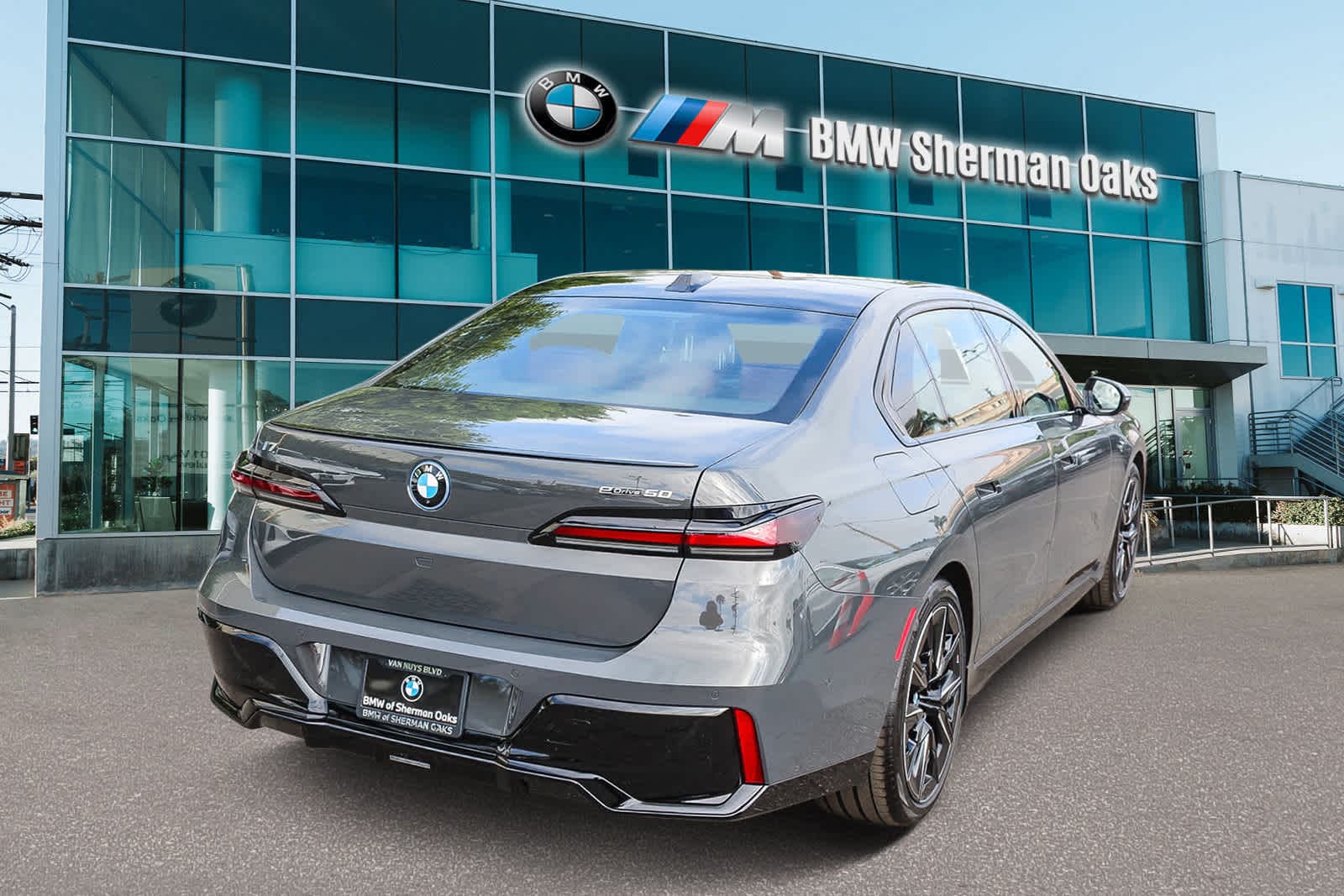 Thumbnail: 2026 BMW i7 - 4