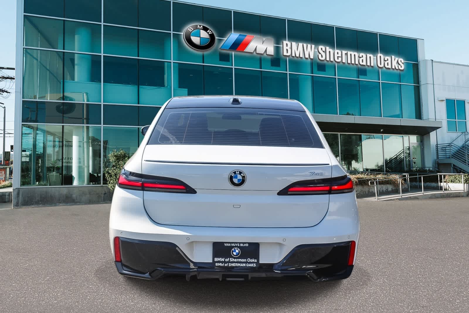 2023 BMW 740i photo 4