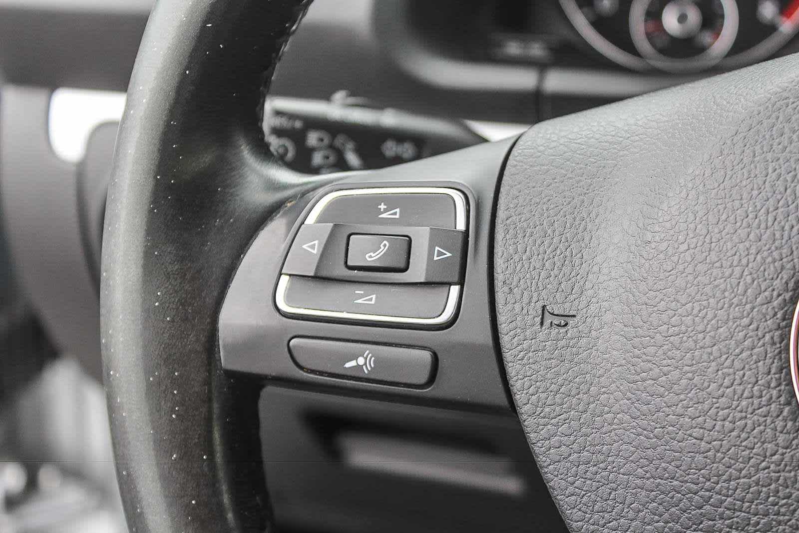 Thumbnail: 2013 Volkswagen Eos - 29