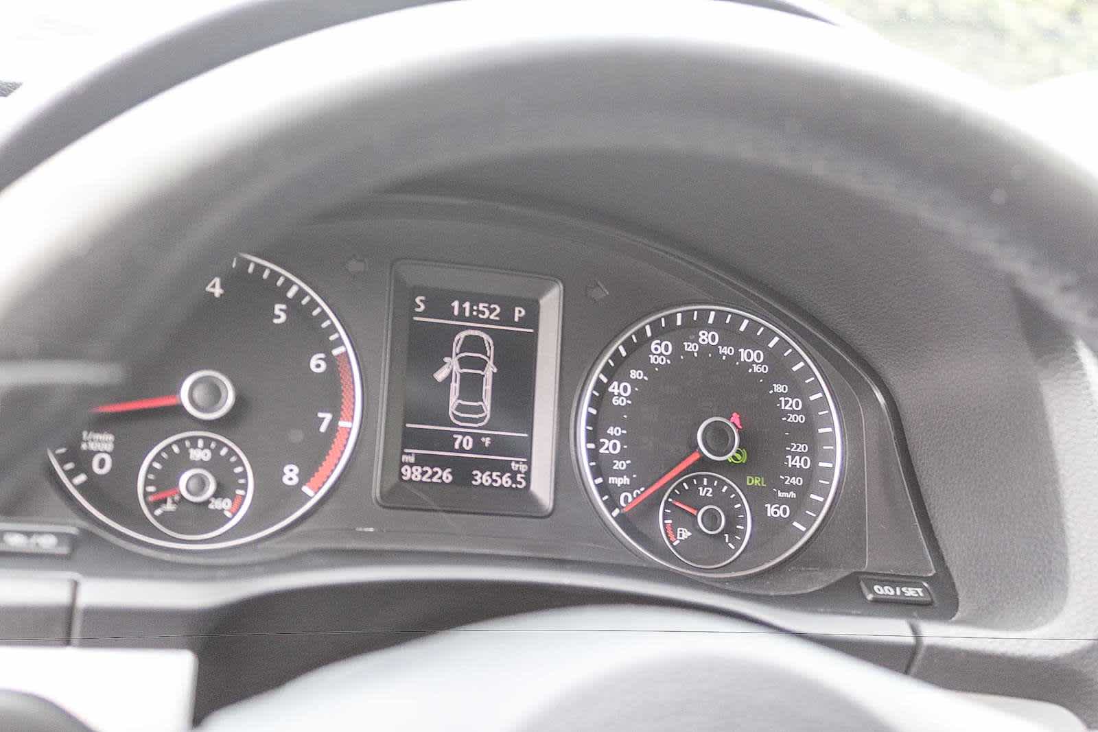 Thumbnail: 2013 Volkswagen Eos - 28