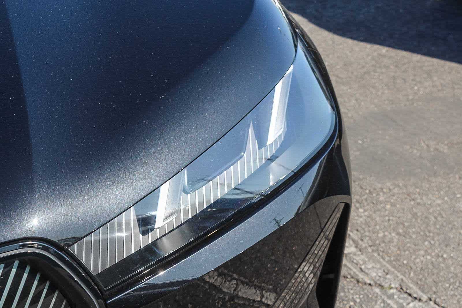 Thumbnail: 2026 BMW iX - 10