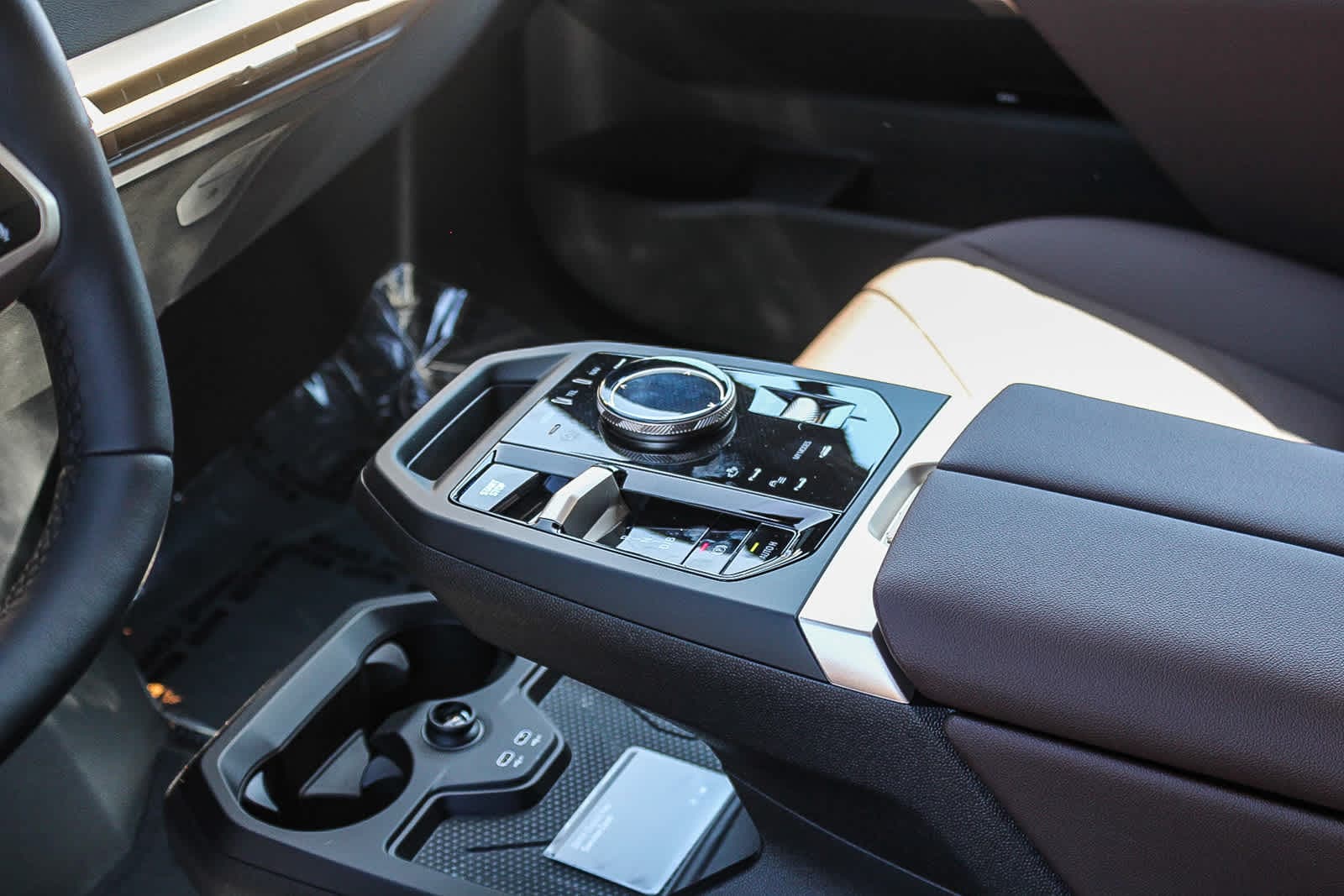 Thumbnail: 2026 BMW iX - 19