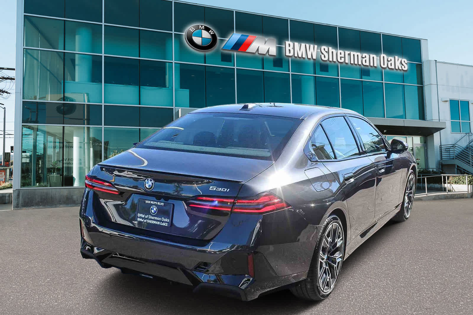 Thumbnail: 2026 BMW 5 Series - 4