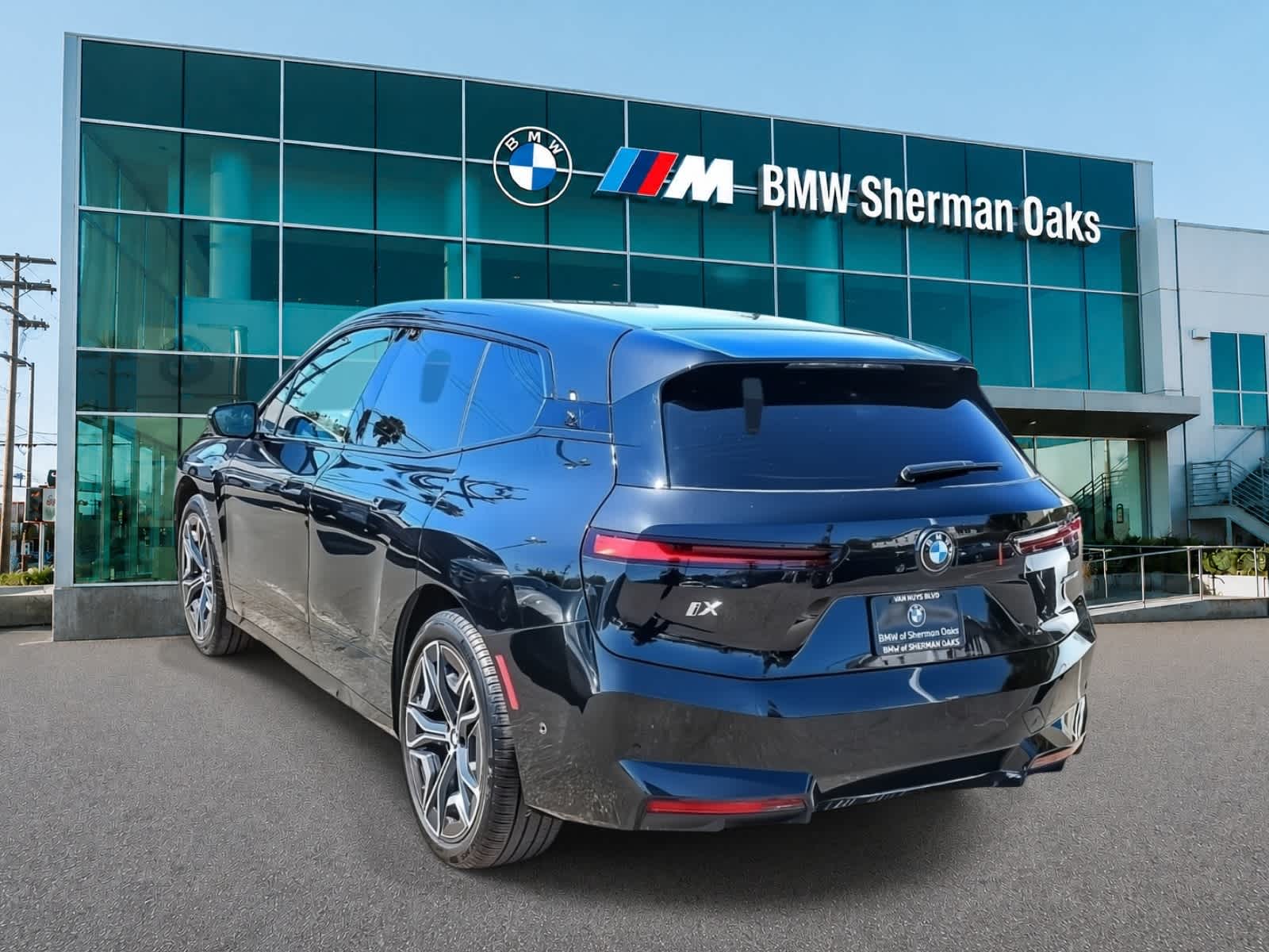 Thumbnail: 2026 BMW iX - 6