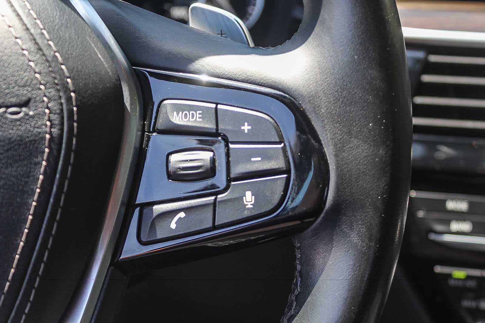 2019 BMW 5 Series 530e - Photo 22