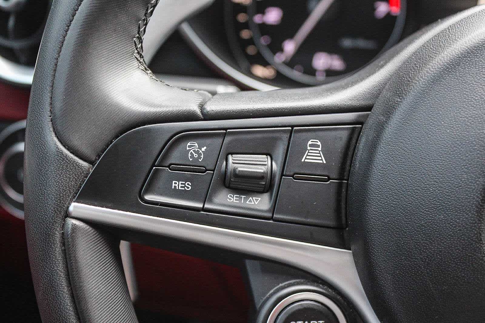 Thumbnail: 2019 Alfa Romeo Giulia - 35