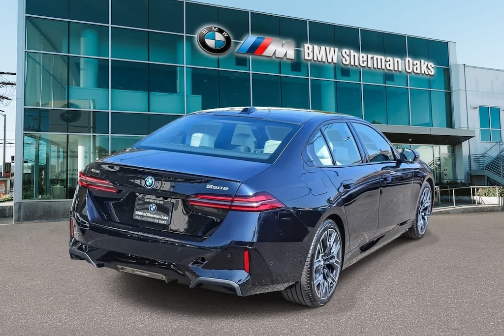 New 2026 BMW 550e xDrive Sedan