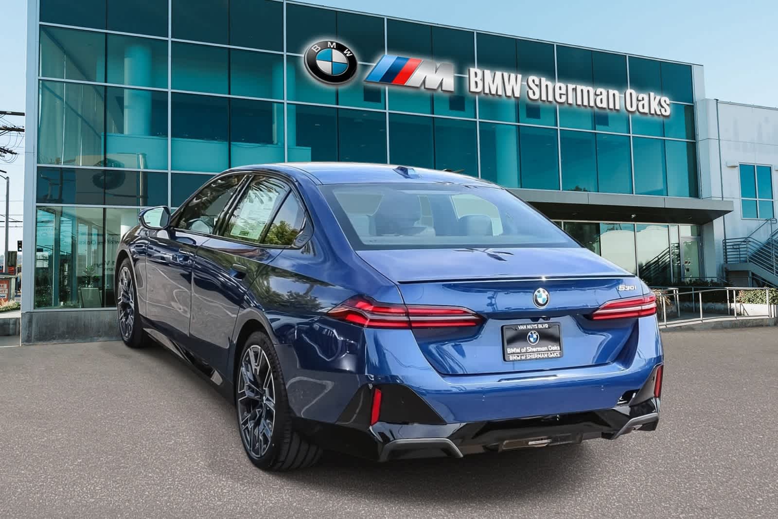 Thumbnail: 2026 BMW 5 Series - 6