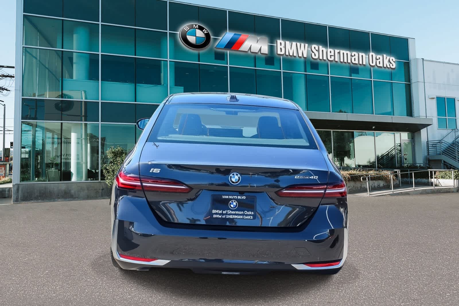 Thumbnail: 2026 BMW i5 - 5