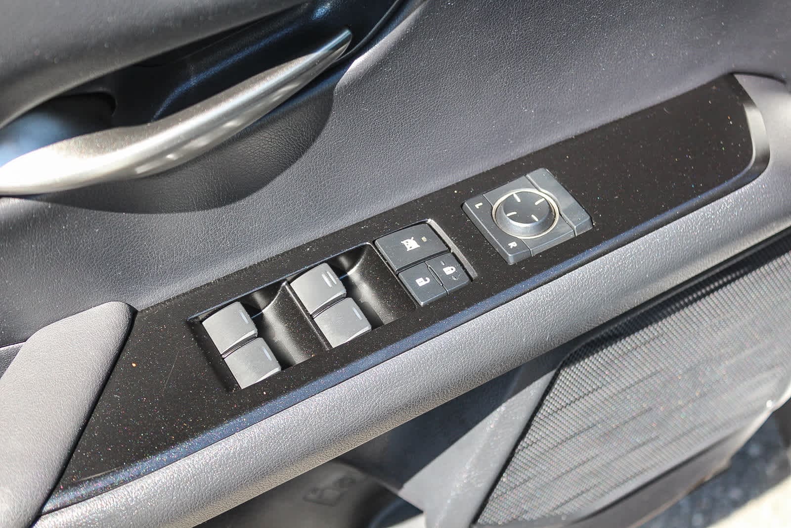 Thumbnail: 2020 Lexus UX - 27