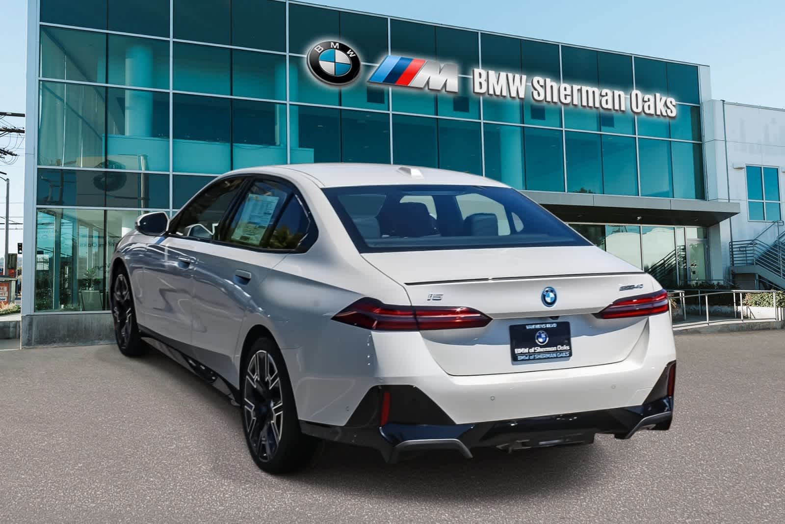 Thumbnail: 2026 BMW i5 - 6