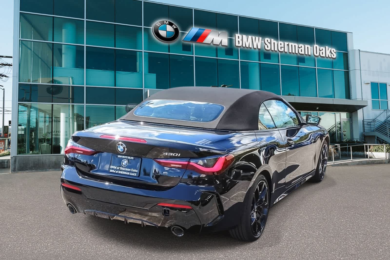 Thumbnail: 2027 BMW 4 Series - 4