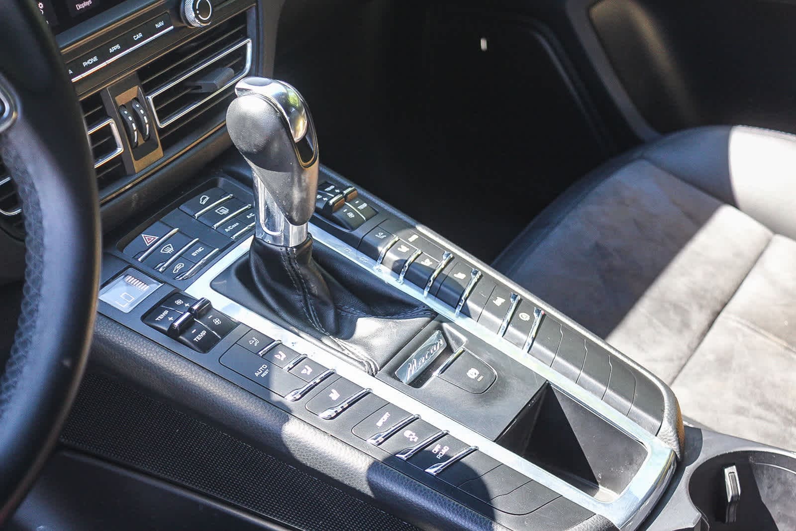 Thumbnail: 2019 Porsche Macan - 19