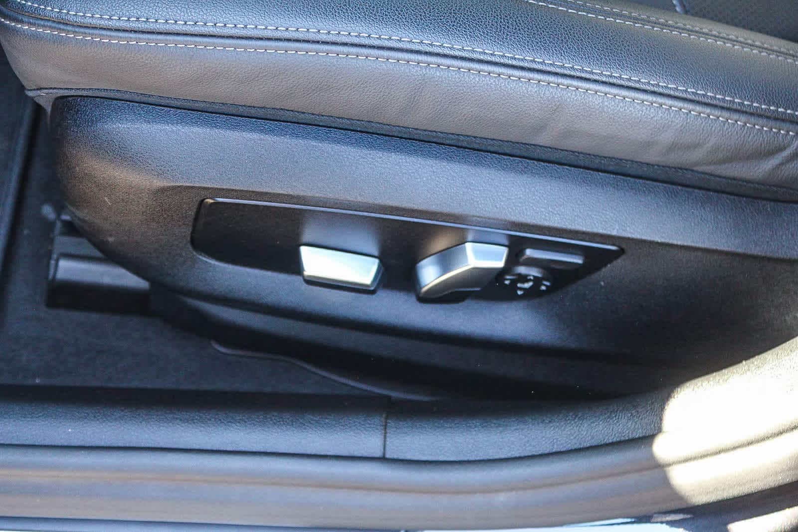 Thumbnail: 2023 BMW 5 Series - 21