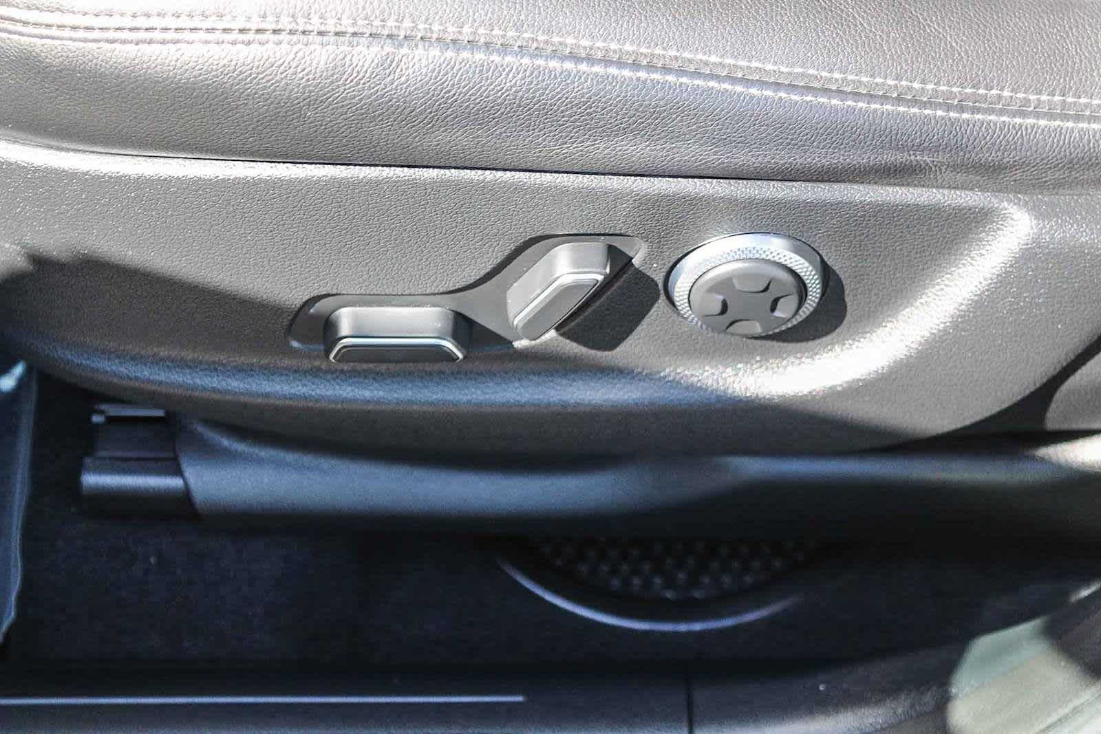 Thumbnail: 2023 Genesis GV70 - 21