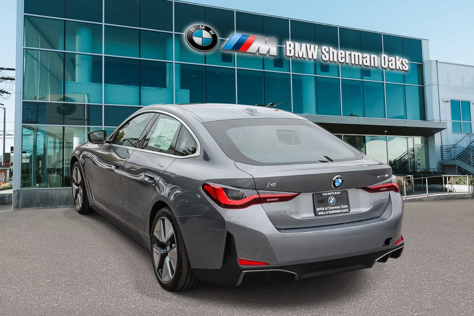 Thumbnail: 2026 BMW i4 - 6