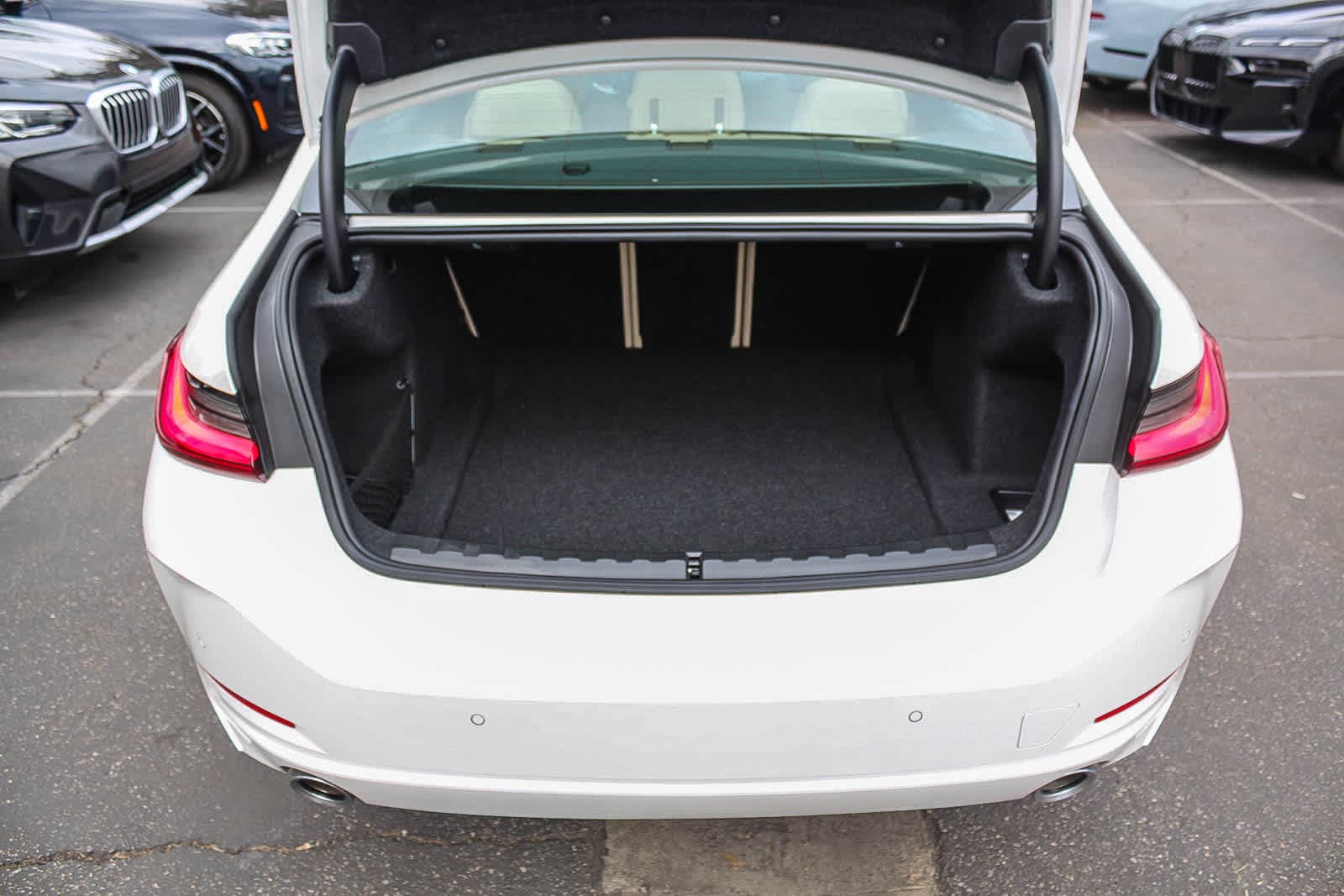 Thumbnail: 2025 BMW 3 Series - 25