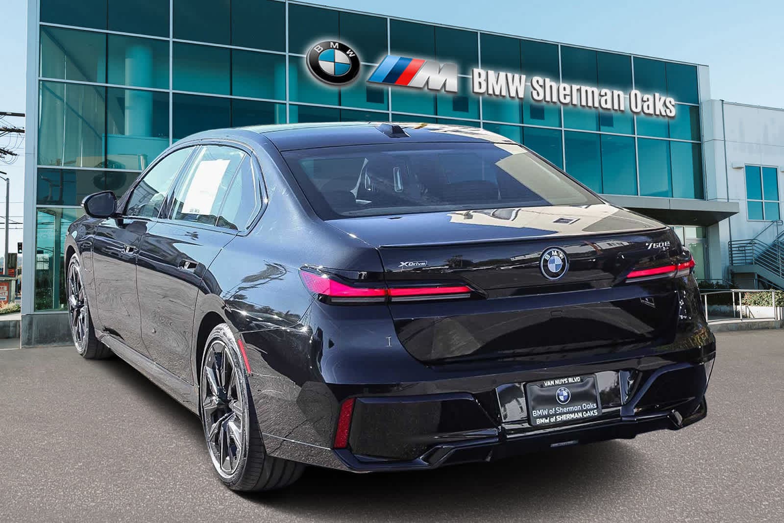 2026 BMW 7 Series 750e - Photo 6