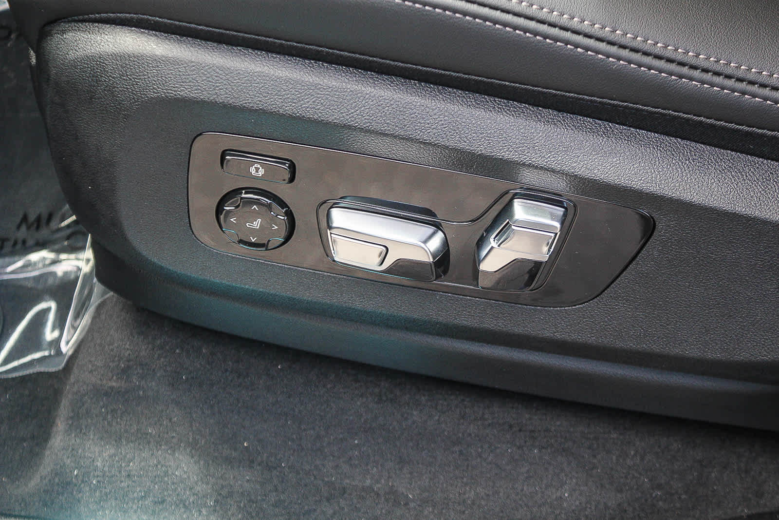 Thumbnail: 2026 BMW X5 - 21