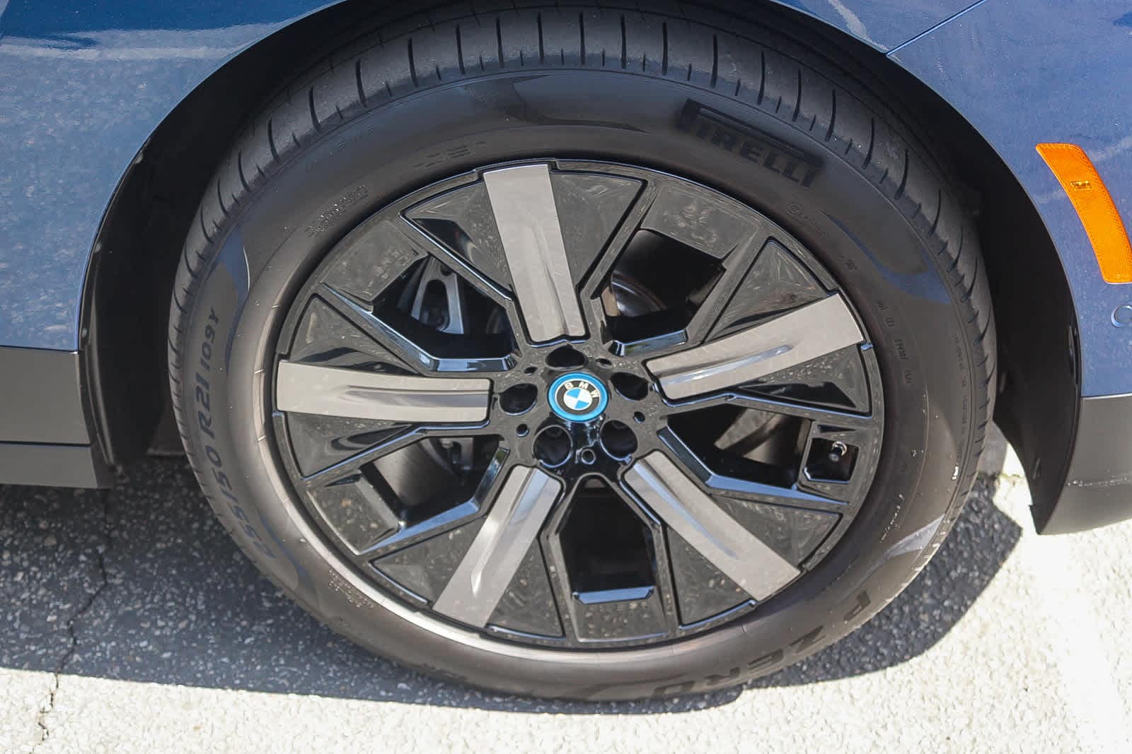 Thumbnail: 2023 BMW iX - 9