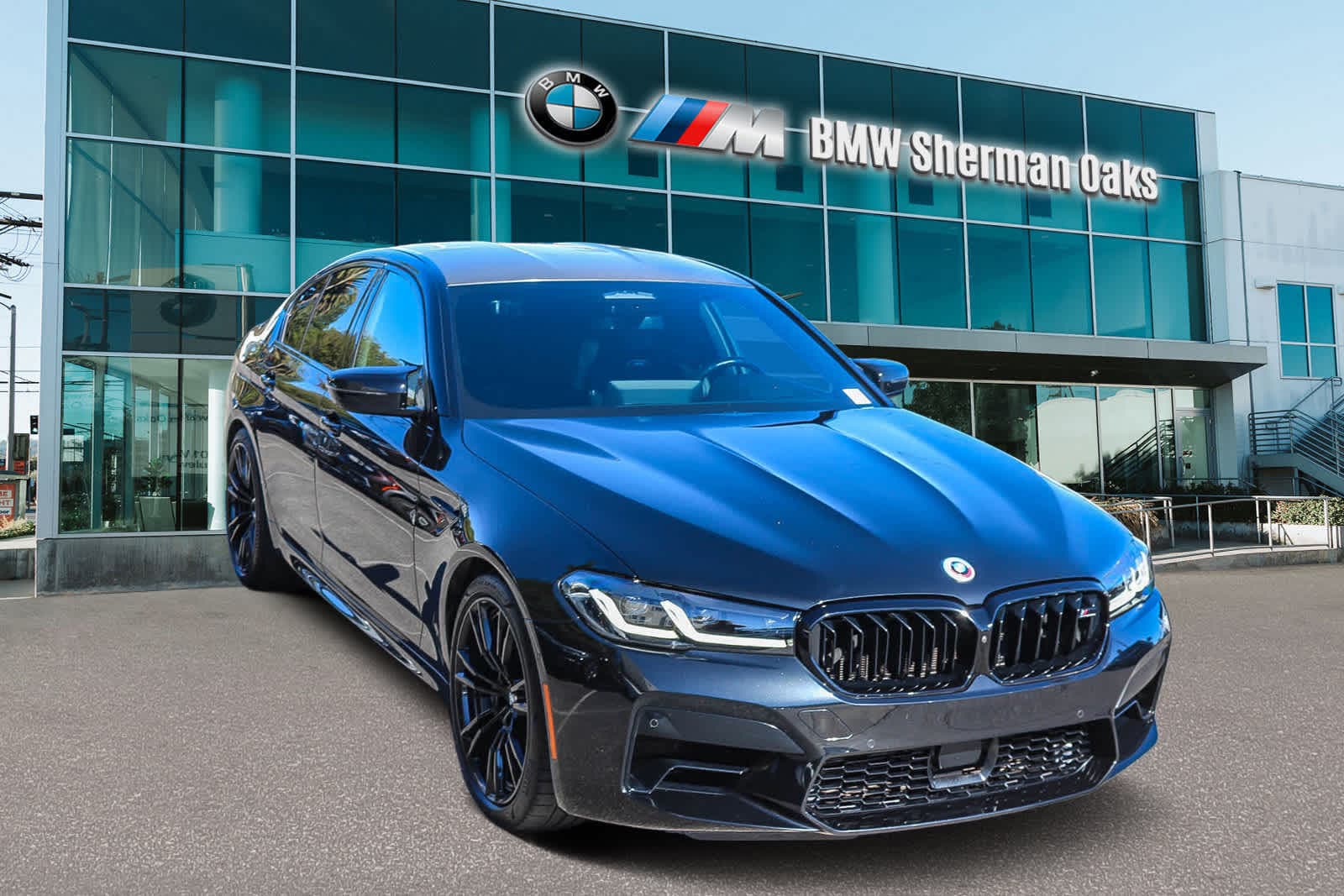 Thumbnail: 2023 BMW M5 - 3