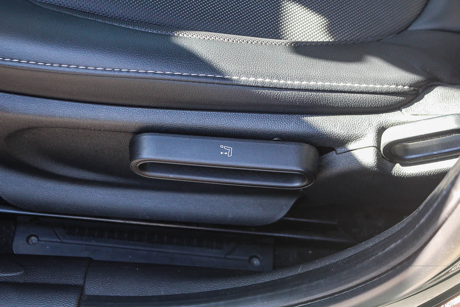 Thumbnail: 2016 MINI Cooper Hardtop - 21