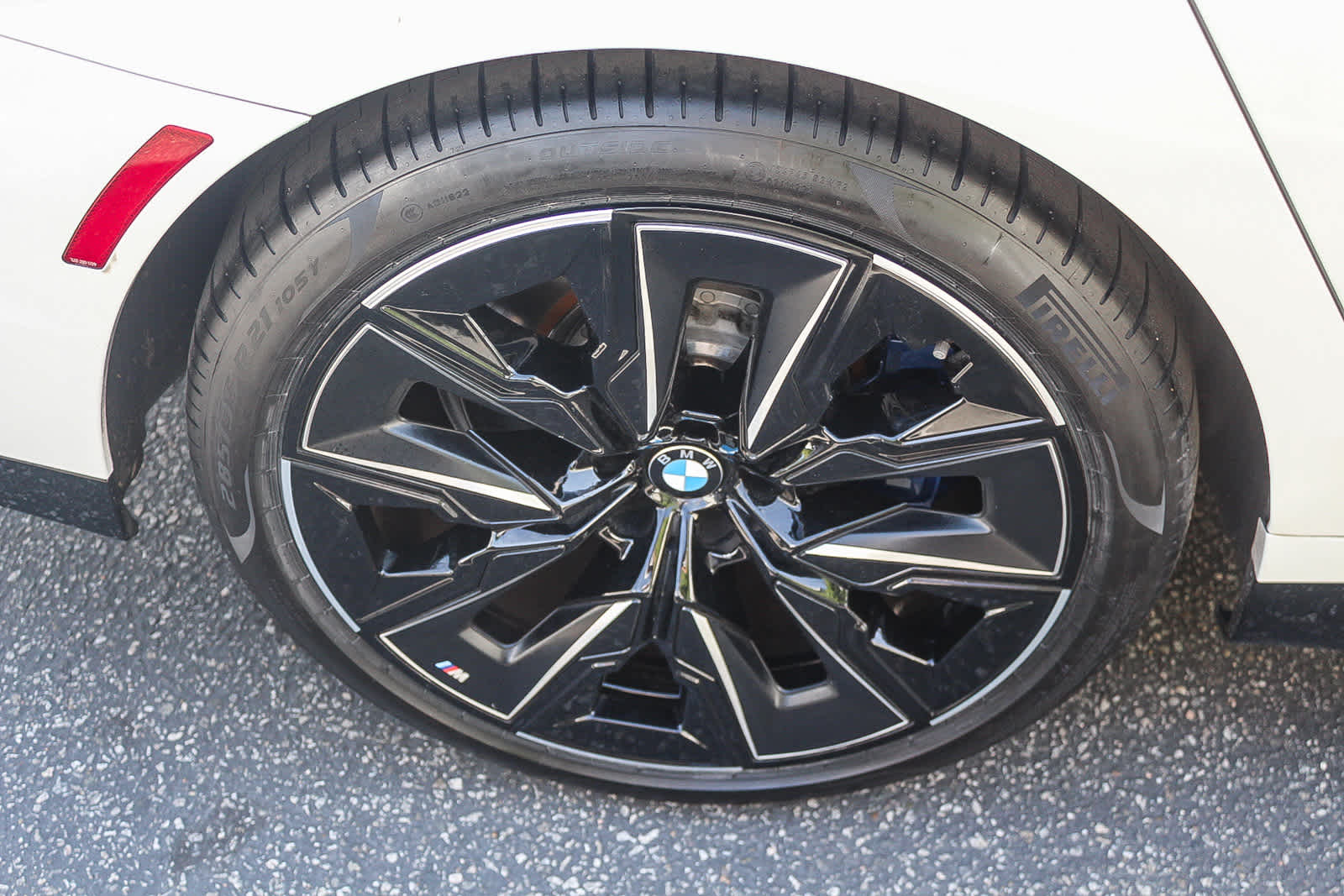 2023 BMW 740i photo 3