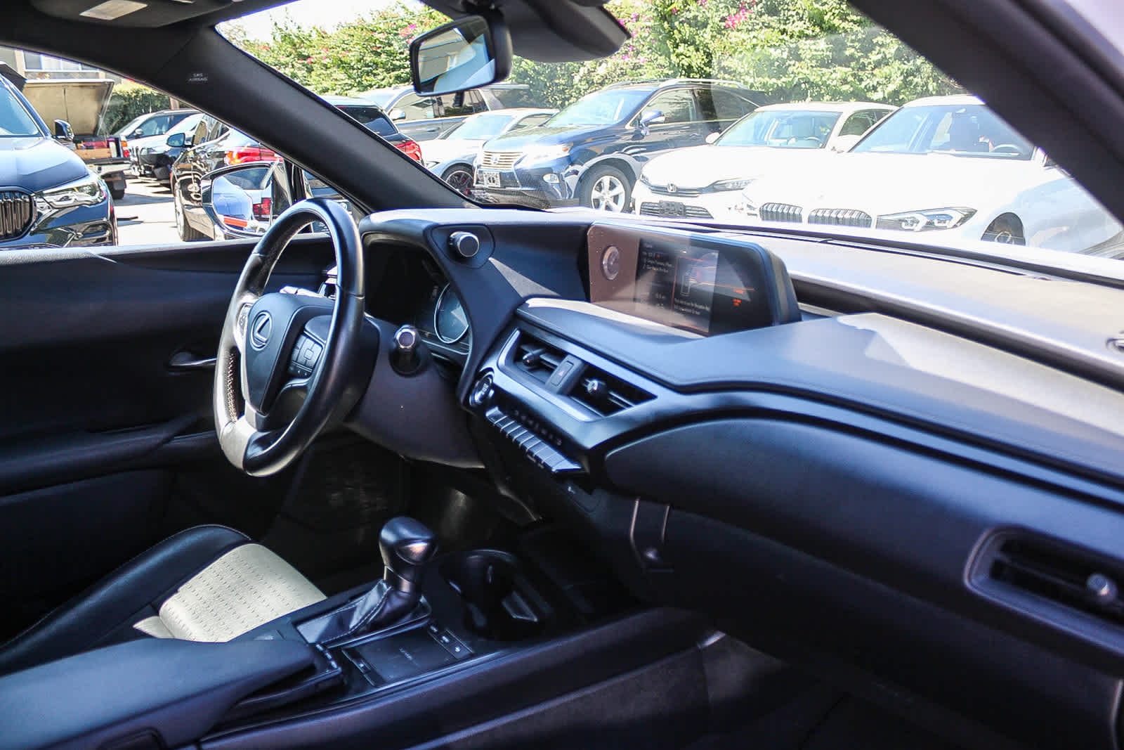 Thumbnail: 2020 Lexus UX - 23