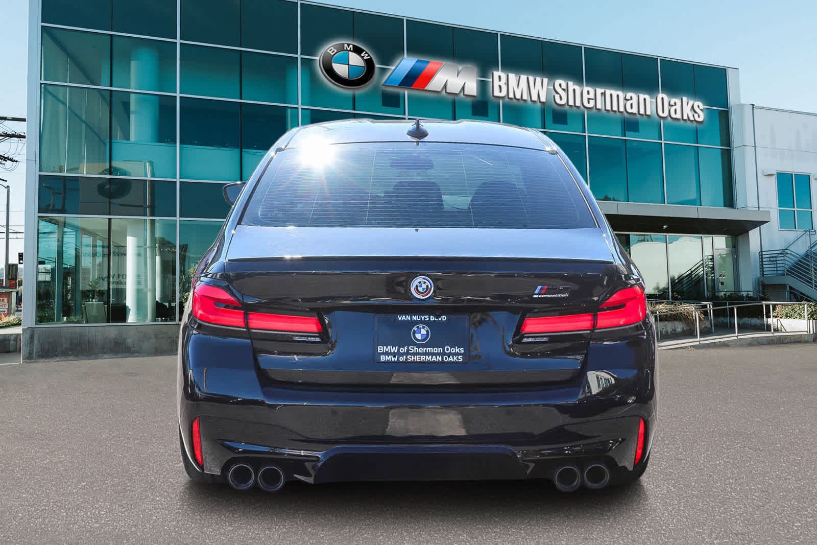 Thumbnail: 2023 BMW M5 - 5