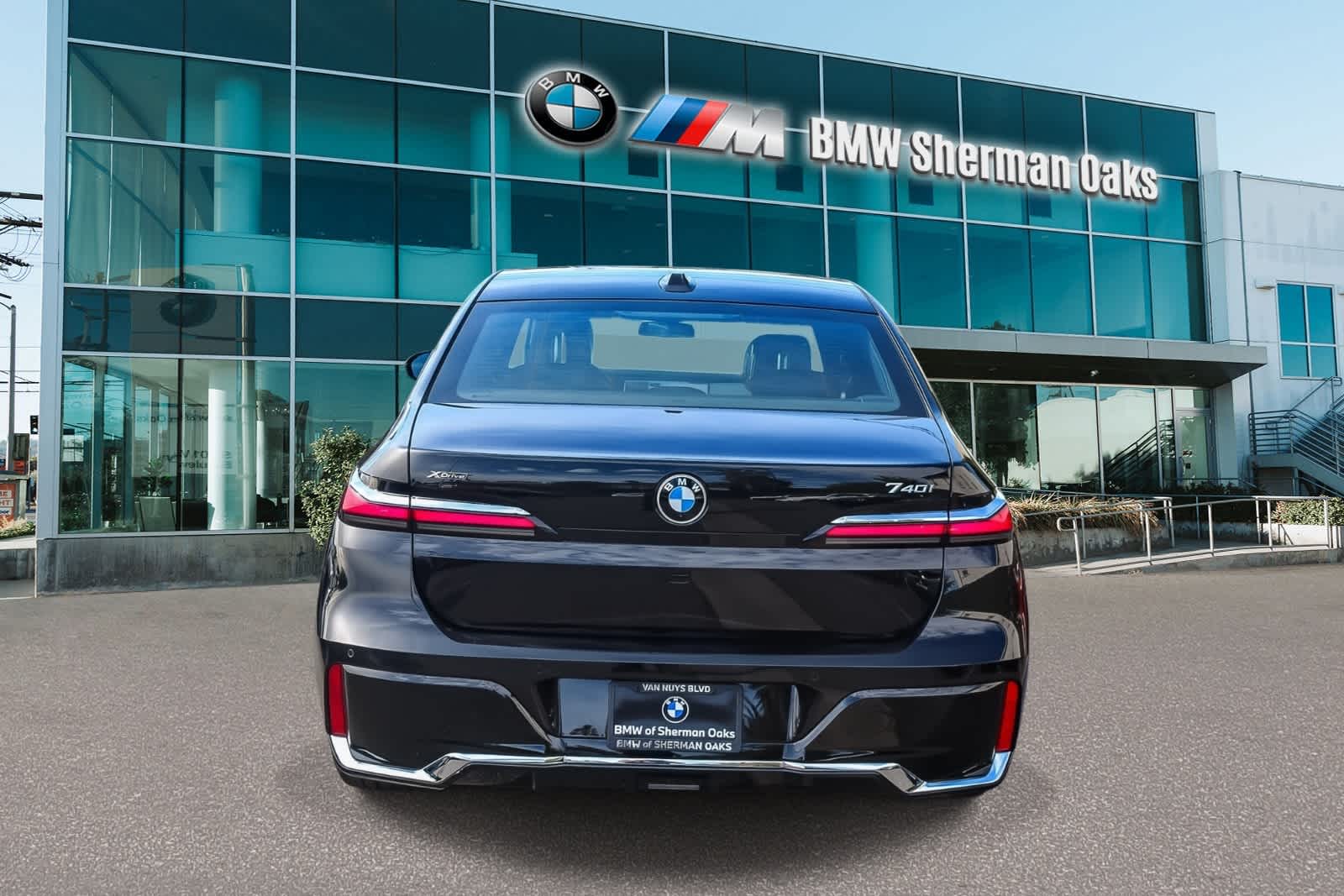 2025 BMW 740i xDrive photo 4