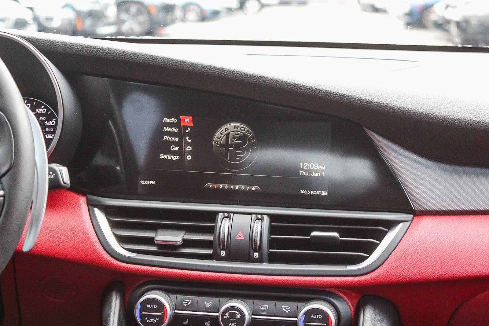 Thumbnail: 2019 Alfa Romeo Giulia - 26