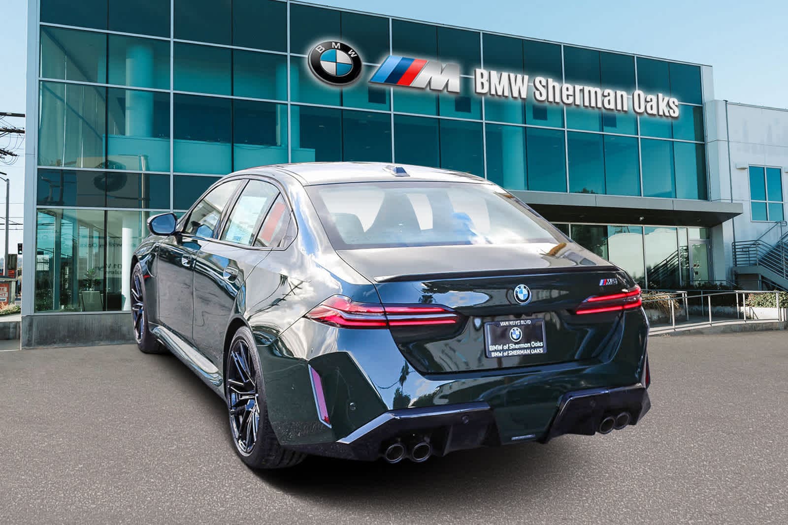 Thumbnail: 2026 BMW M5 - 12