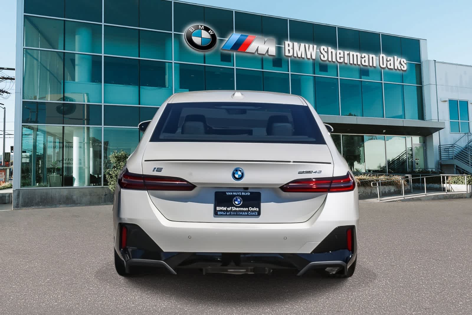 Thumbnail: 2026 BMW i5 - 5