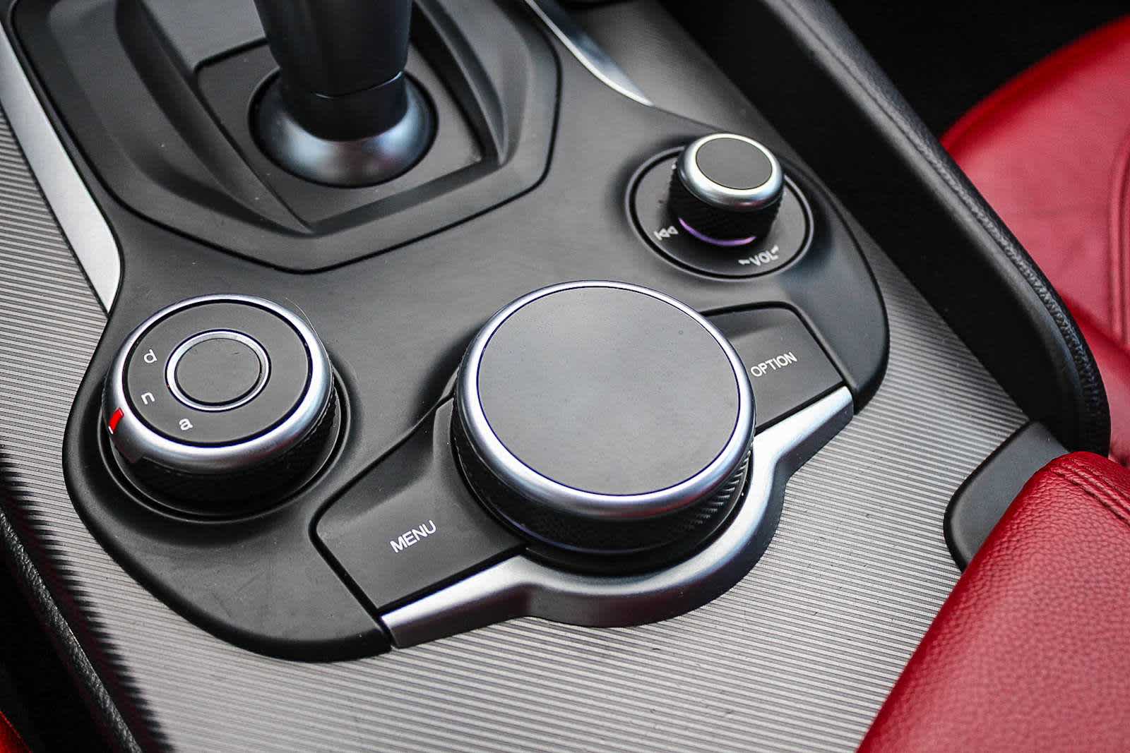 Thumbnail: 2019 Alfa Romeo Giulia - 38