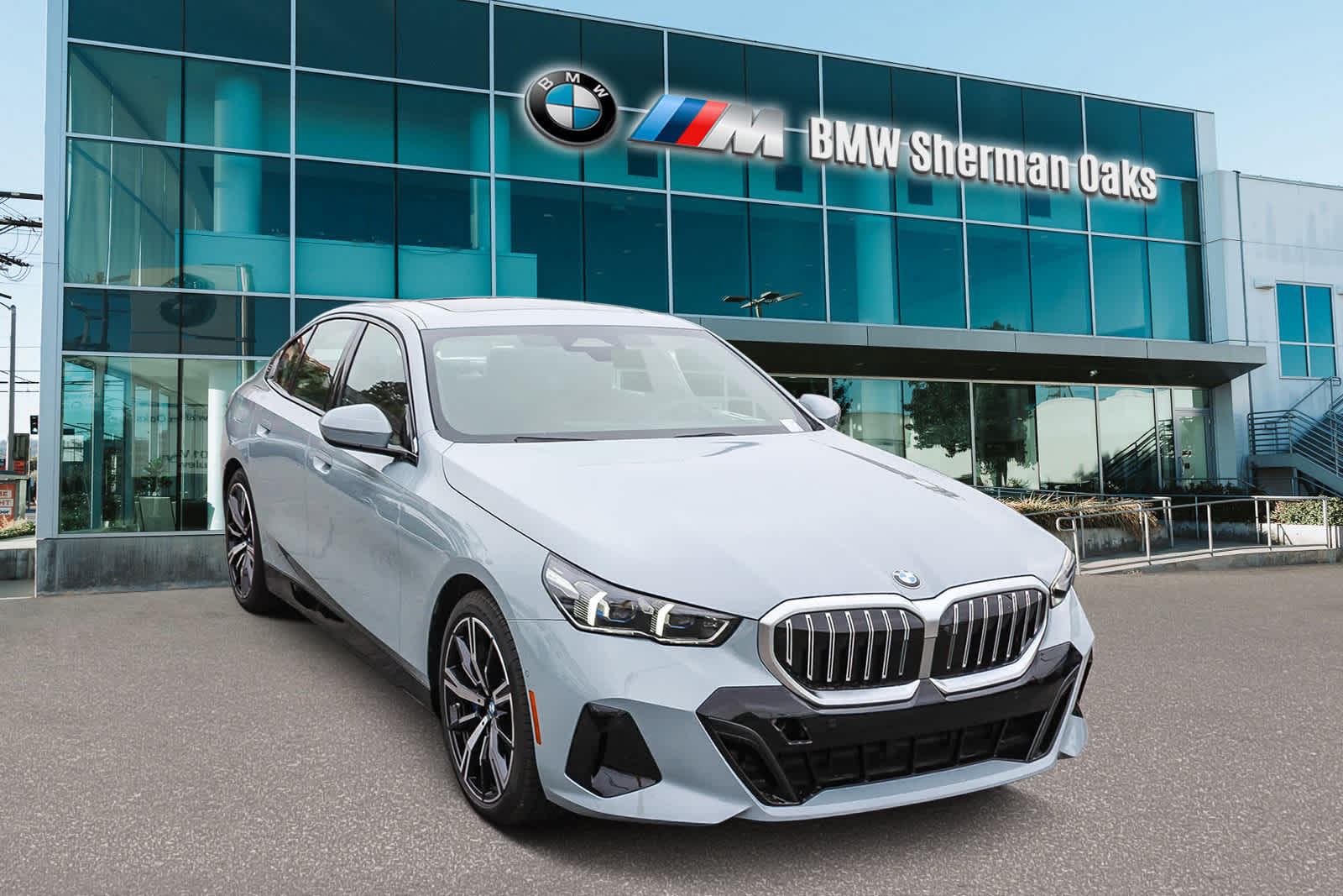 Thumbnail: 2026 BMW 5 Series - 3