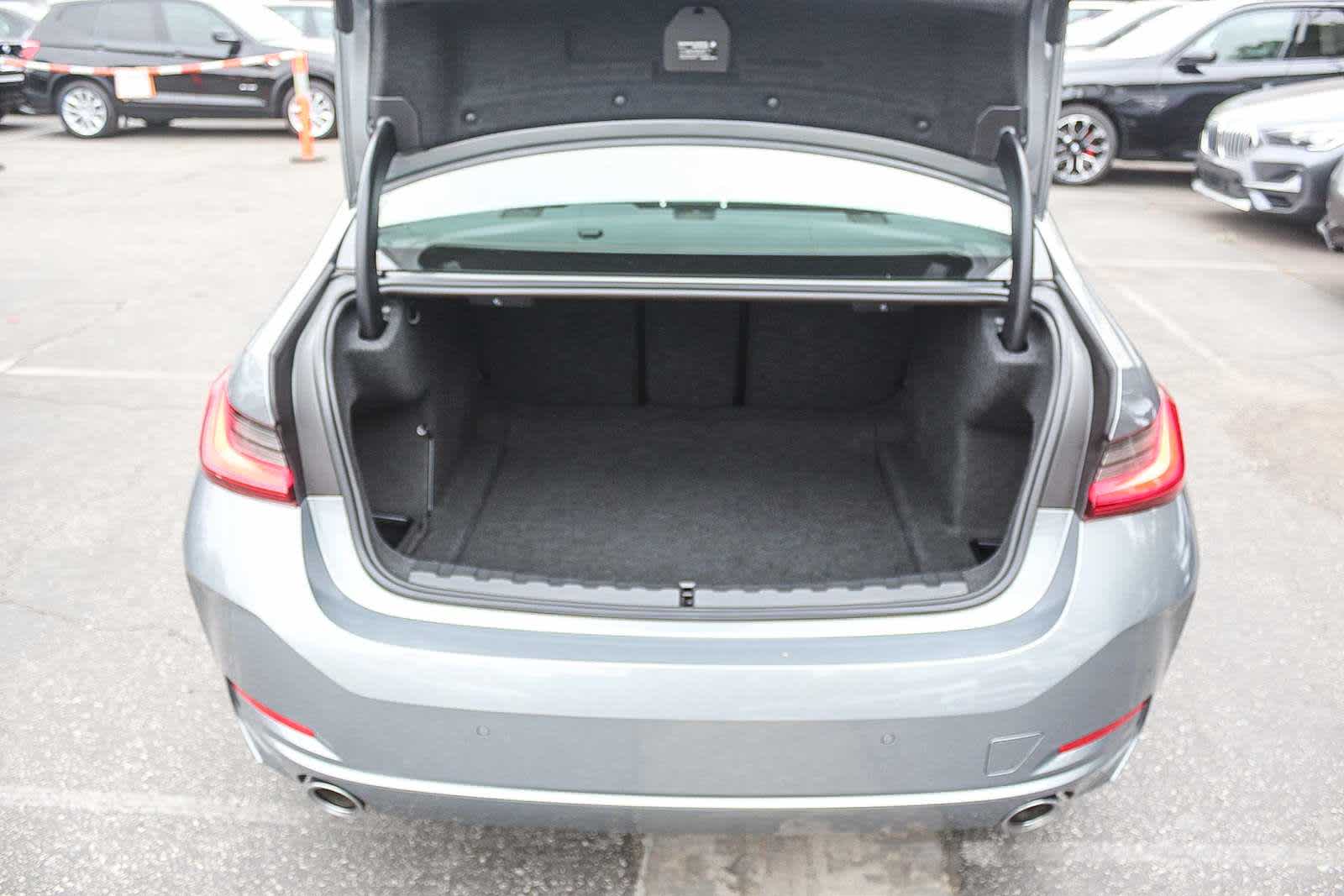 Thumbnail: 2024 BMW 3 Series - 25