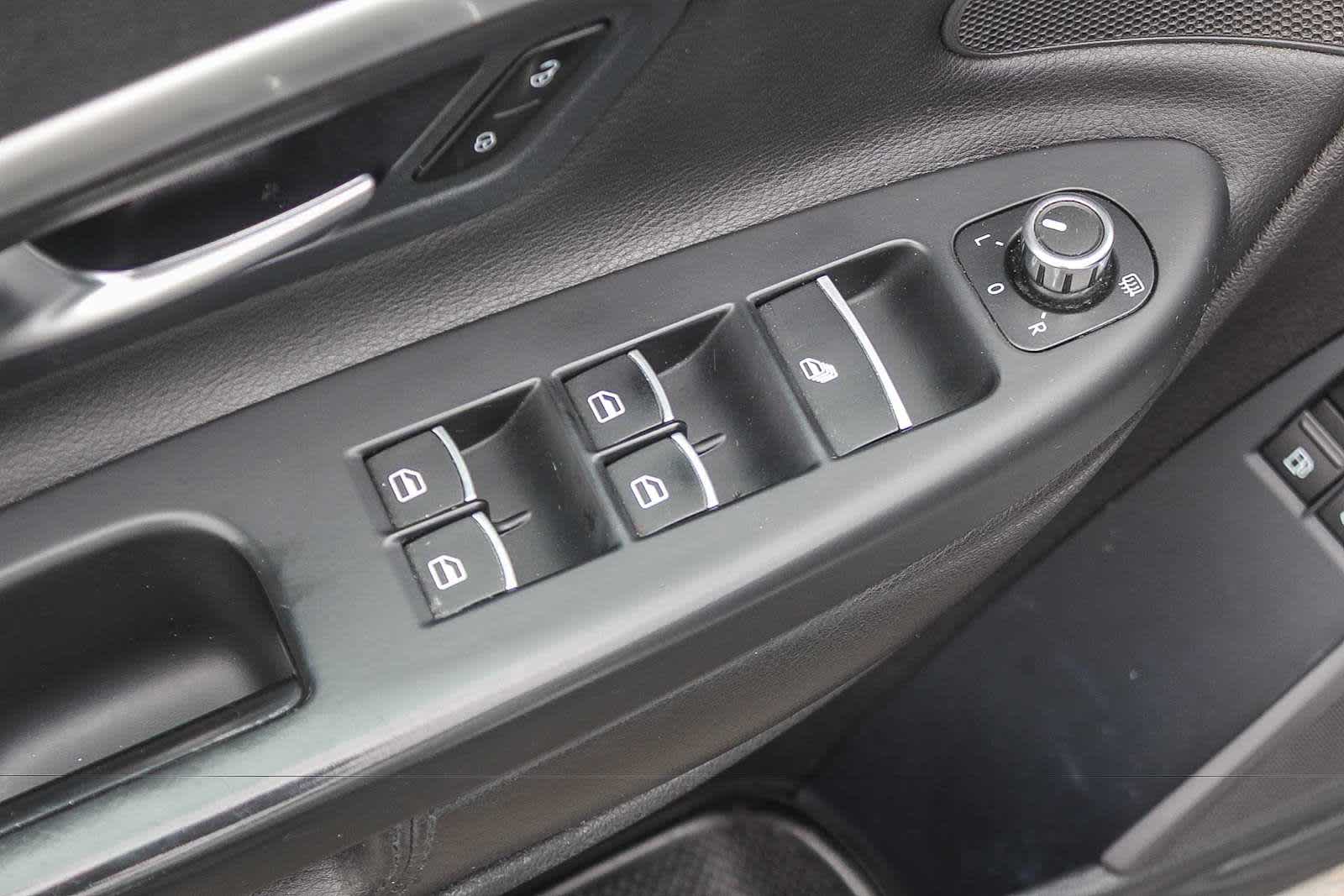 Thumbnail: 2013 Volkswagen Eos - 26