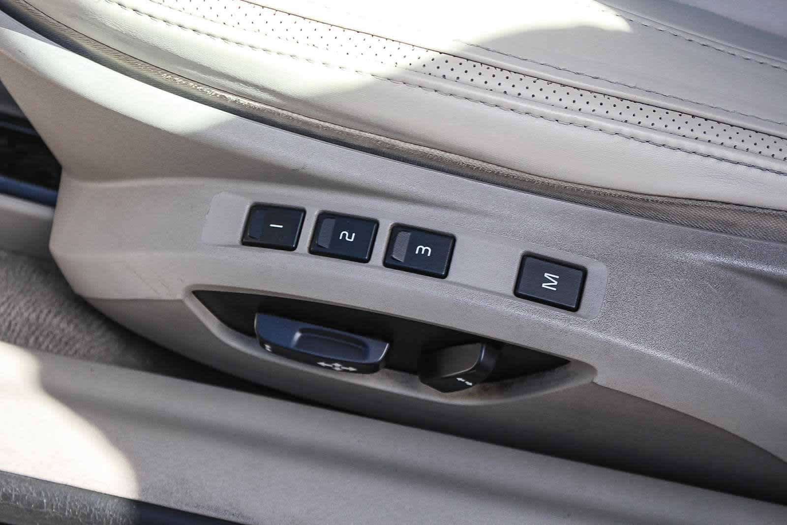 Thumbnail: 2013 Volvo C70 - 19