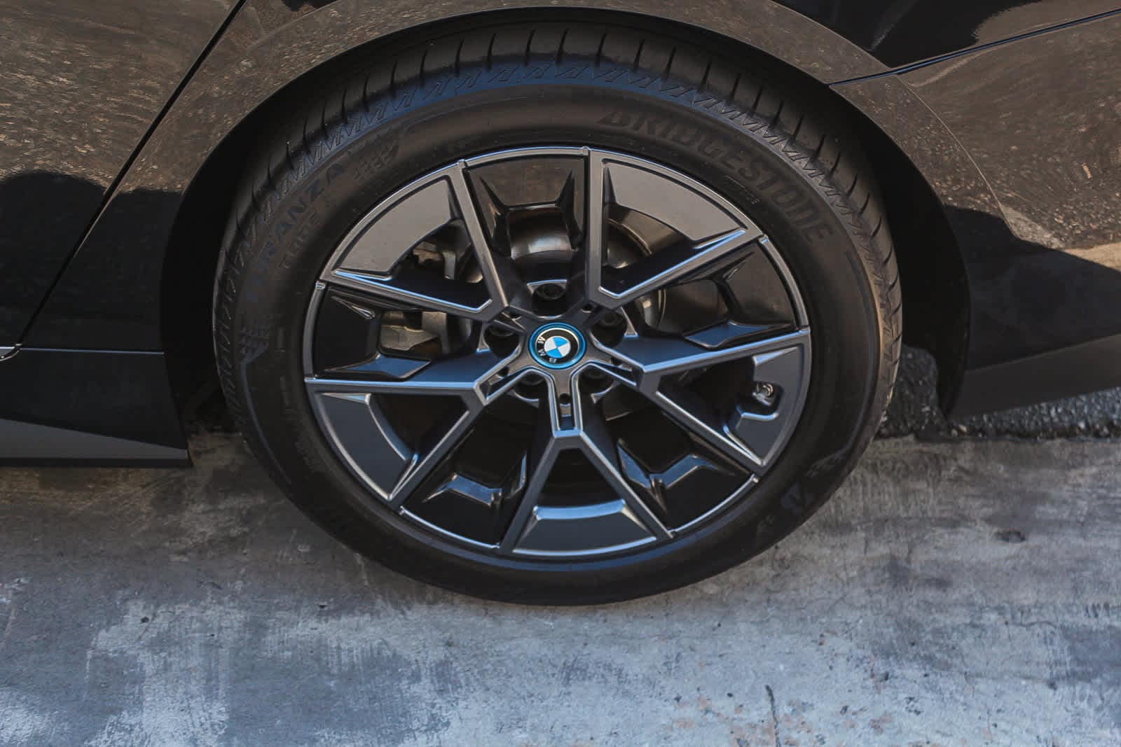 Thumbnail: 2022 BMW i4 - 8