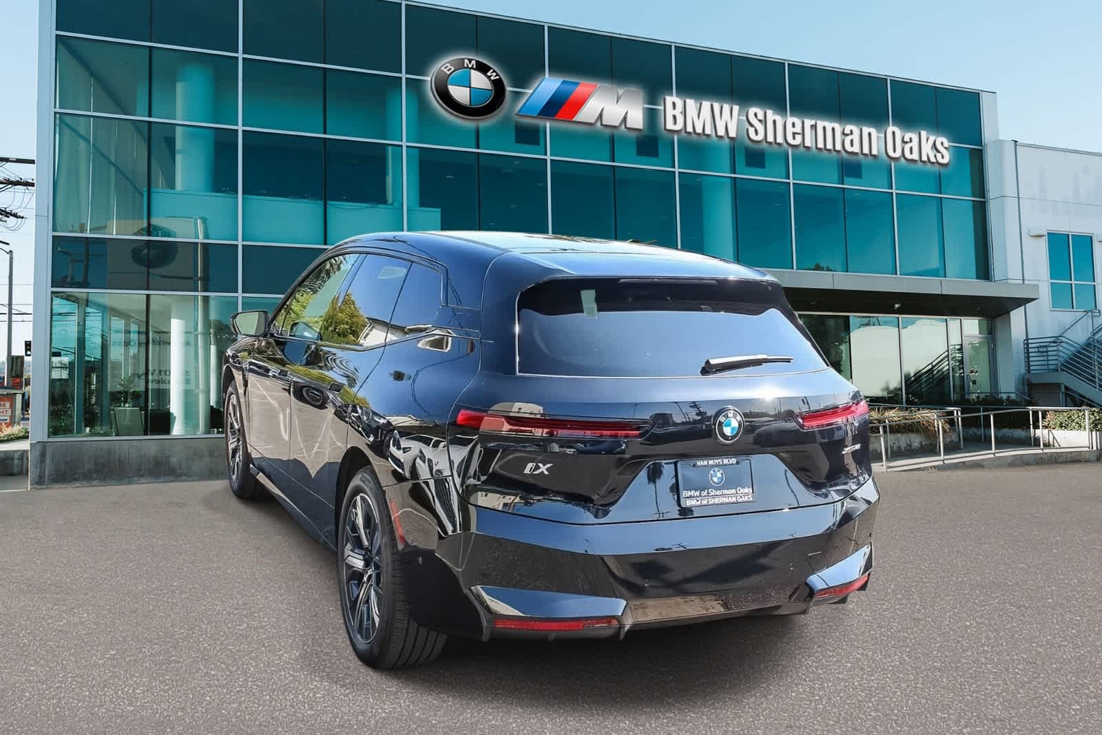 Thumbnail: 2026 BMW iX - 6