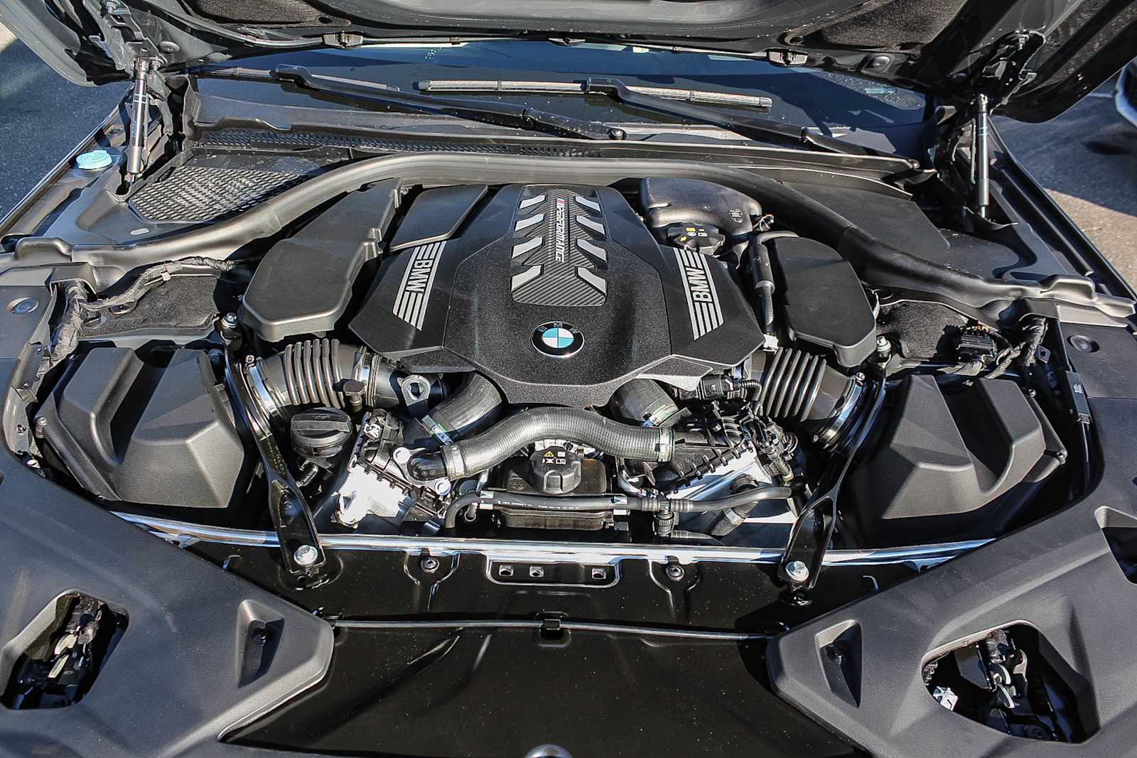 Thumbnail: 2026 BMW 8 Series - 26