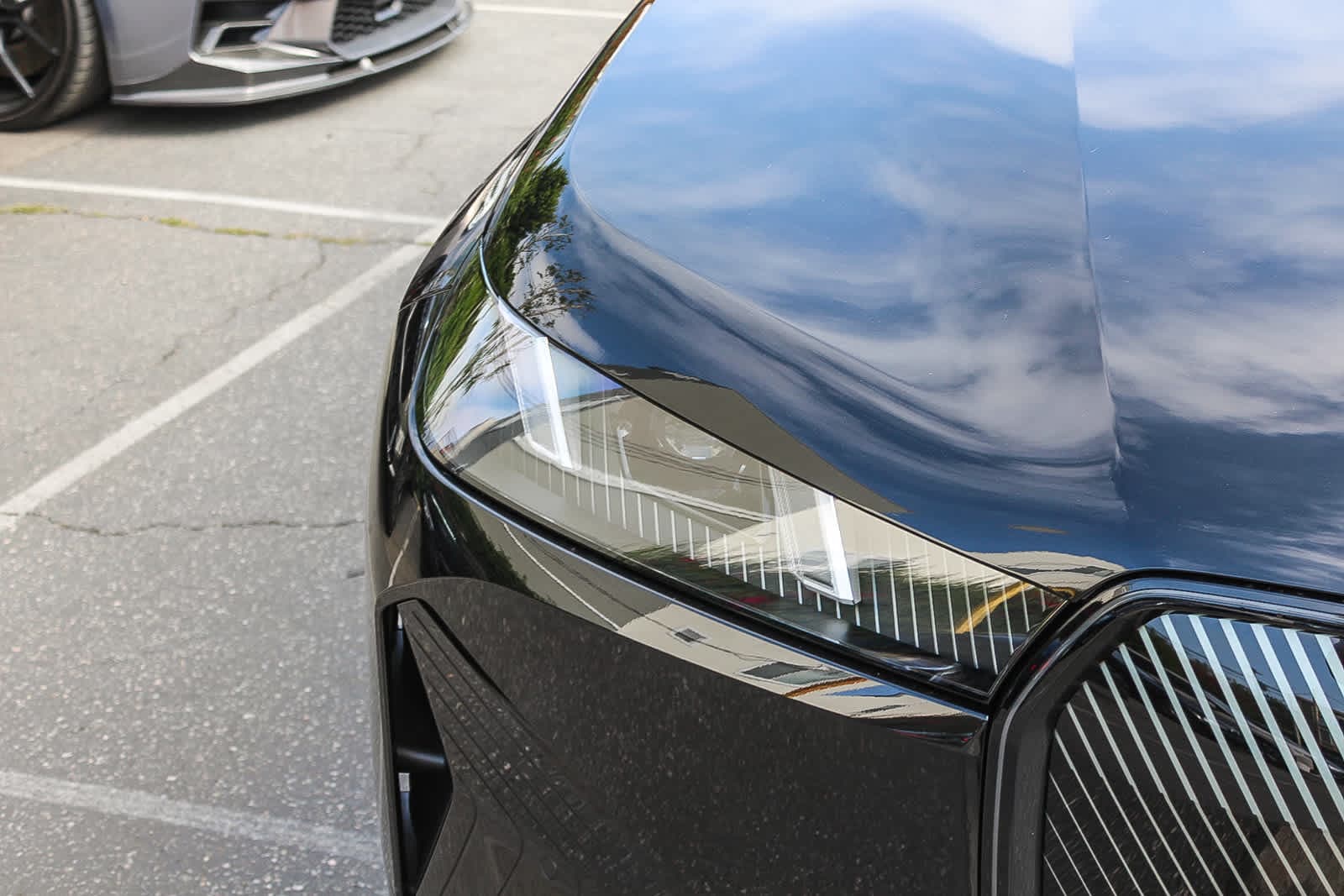 Thumbnail: 2026 BMW iX - 10