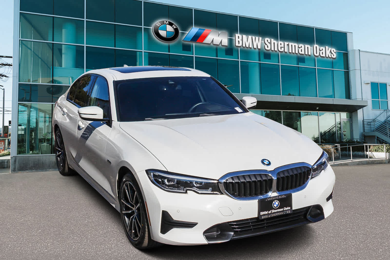 2022 Bmw 330e Sedan photo 2