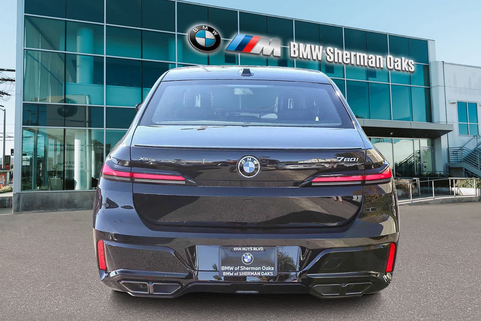 Thumbnail: 2026 BMW 7 Series - 10